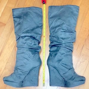 👢MICHAEL ANTONIO GREY WEDGE BOOTS MINT CONDITION